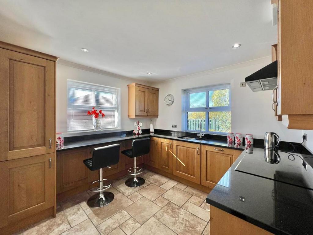 Royd Lane, Higham, Barnsley 3 bed detached house £330,000