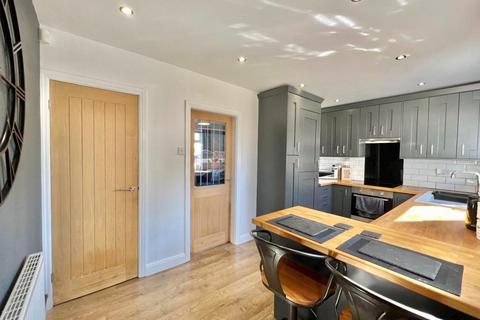19 Coronation Street, Wrenthorpe, Wakefield, WF2 0HT