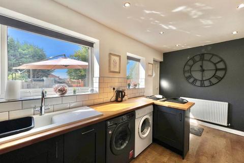 19 Coronation Street, Wrenthorpe, Wakefield, WF2 0HT