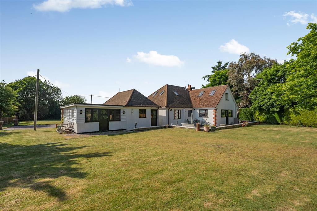 Bull Hill, Lenham Heath, Maidstone 4 bed detached house for sale £725,000