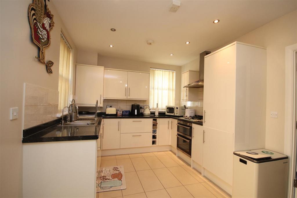 Flanders Court, Dartford 4 bed end of terrace house for sale £450,000