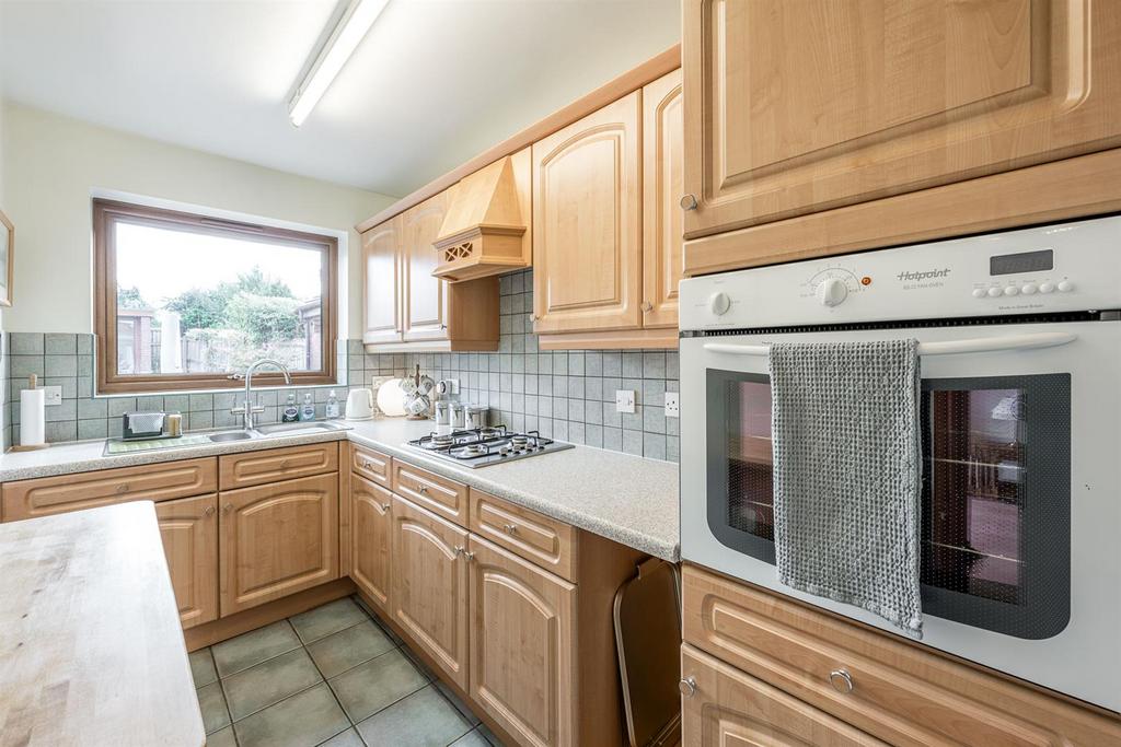 Cathcart Road, Stourbridge, DY8 3UZ 3 bed detached bungalow for sale