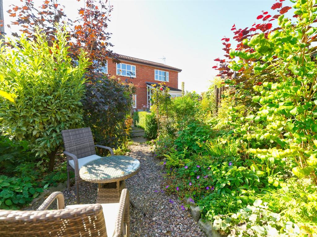 Holly Grange, Rhoswiel, Weston Rhyn 4 bed detached house for sale £