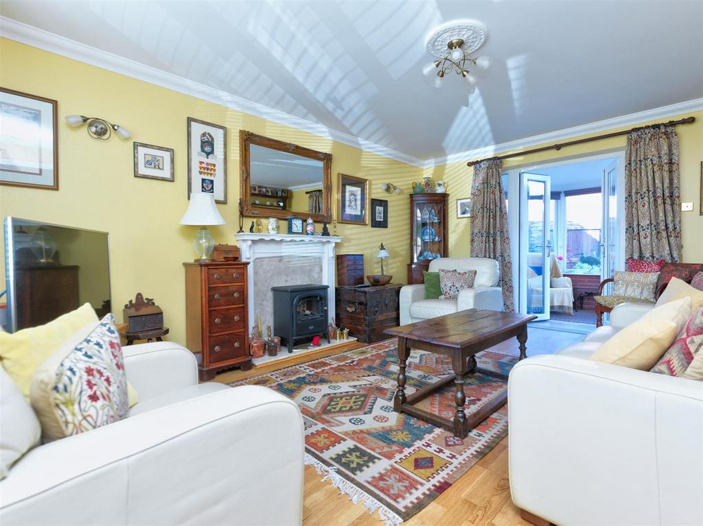 Holly Grange, Rhoswiel, Weston Rhyn 4 bed detached house for sale £