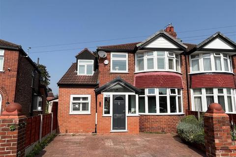 4 bedroom semi-detached house for sale, Pulford Road, SALE