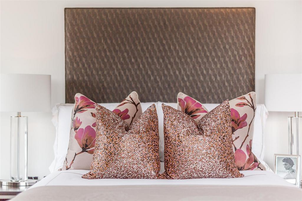 8316099-interior12.jpg