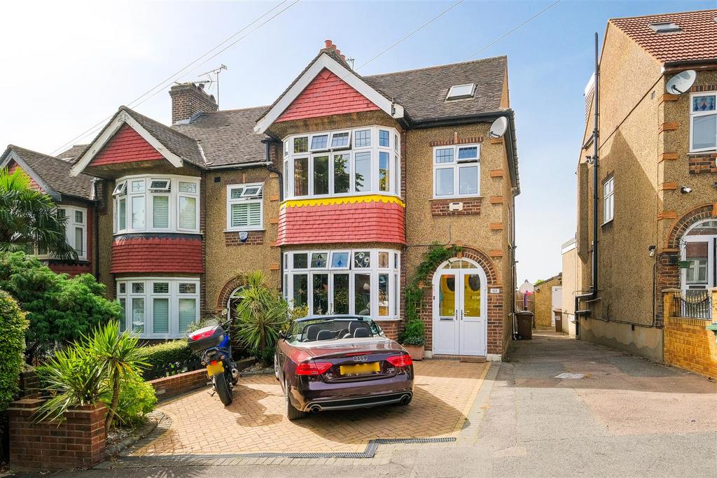 Middleton Avenue, Chingford 4 bed house for sale £650,000