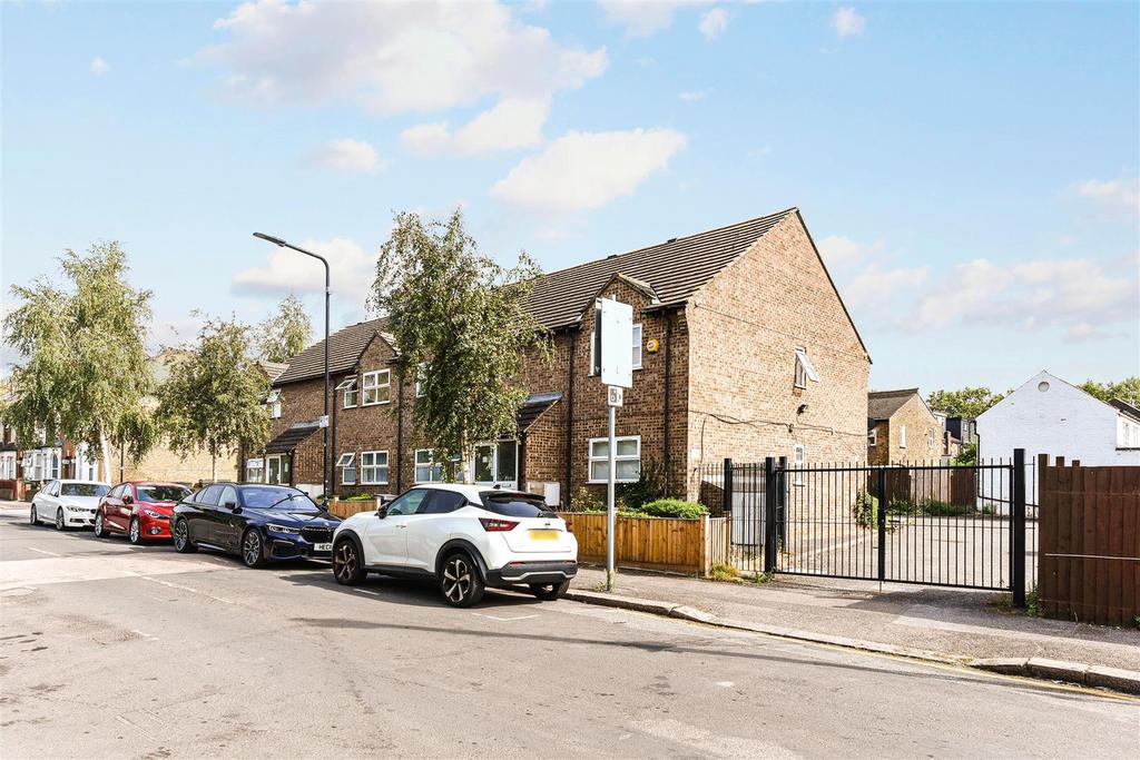 Ringwood Road, Walthamstow 1 bed apartment £285,000