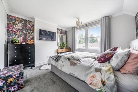 4 bedroom semi-detached house for sale - Faversham Road, Kennington TN24