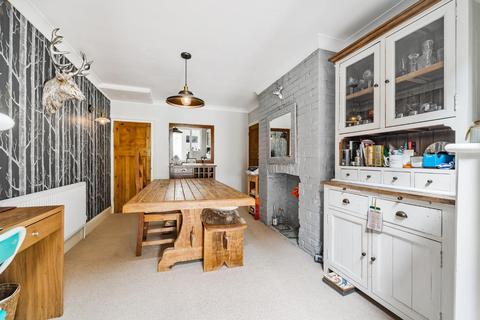 129 Faversham Road, Kennington, Ashford, TN24 9DE