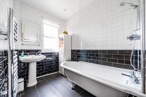 129 Faversham Road, Kennington, Ashford, TN24 9DE