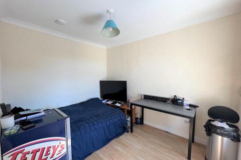 5 Whitfeld Road, Ashford, TN23 7TS