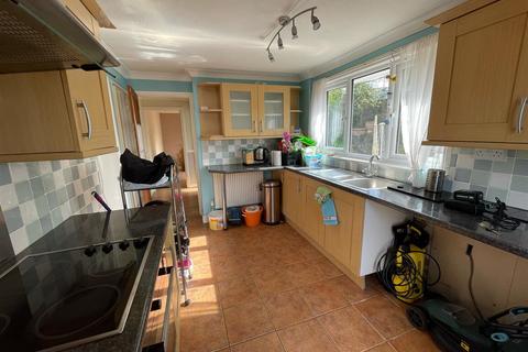 2 bedroom detached bungalow for sale - Heol Y Waun, Seven Sisters, Neath
