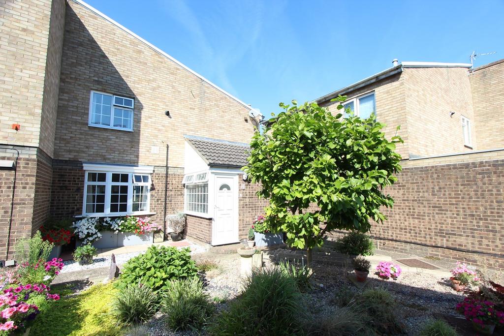 Dines Close, Wilstead, Bedford, MK45 3 bed semidetached house for sale