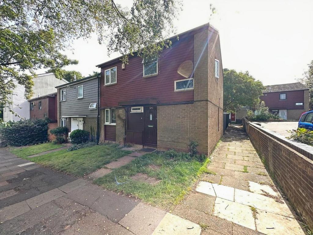 North Holme Court, Thorplands, Northampton NN3 3 bed end of terrace house for sale £180,000