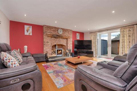 5 bedroom detached house for sale - Dairy Lane, Nether Broughton