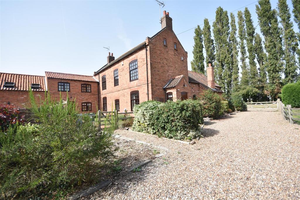 Corner Farm, Grassthorpe, Newark NG23... 5 bed farm house £600,000