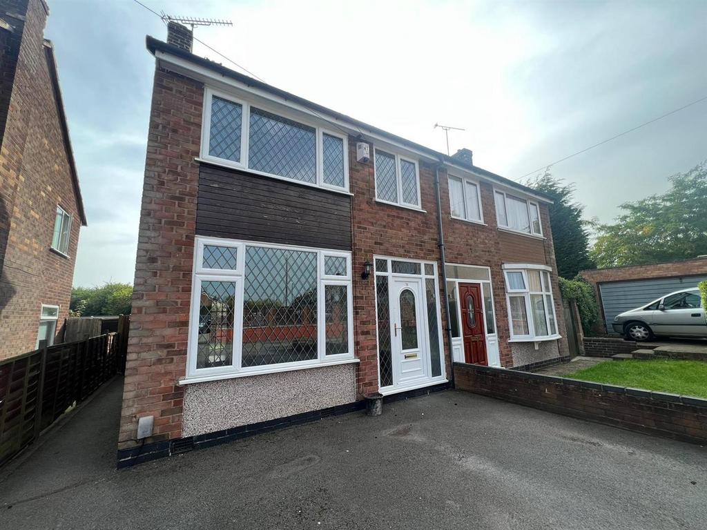 Orion Crescent, Potters Green... 3 bed semidetached house £1,050 pcm