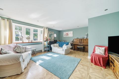 17 Mayfield Crescent, Lower Stondon, Henlow, SG16 6LE