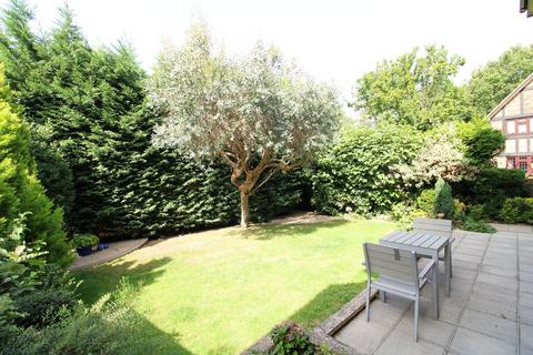 11 Castle Close, Bromley, BR2 0YD