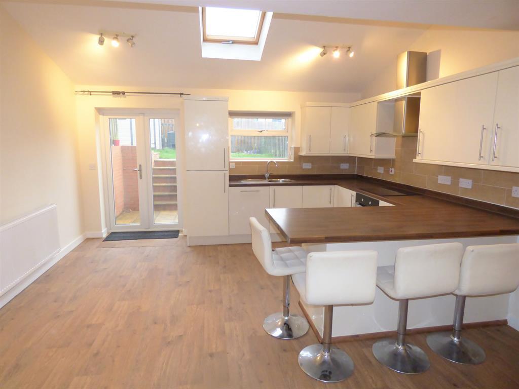 Greenhead Lane, Dalton, Huddersfield... 3 bed end of terrace house £