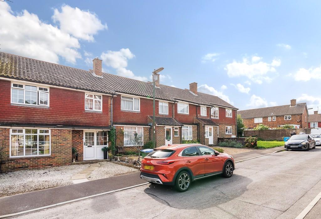 Stane Street Close, Codmore Hill, Pulborough, West Sussex 3 bed