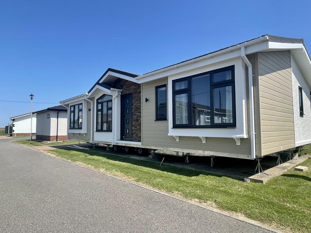 Whitstable, Kent, CT5 2 bed park home for sale £390,000