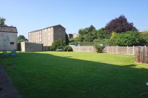 8, Bray Court North Parade, Chessington, KT9 1QN
