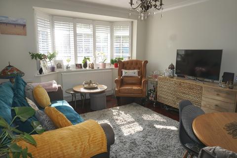8, Bray Court North Parade, Chessington, KT9 1QN