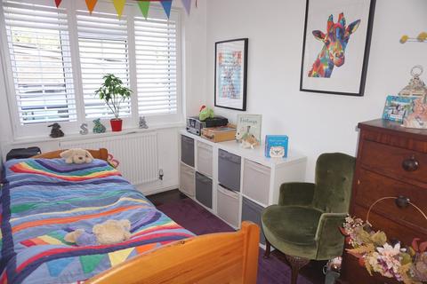 8, Bray Court North Parade, Chessington, KT9 1QN