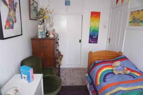 8, Bray Court North Parade, Chessington, KT9 1QN