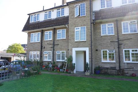 8, Bray Court North Parade, Chessington, KT9 1QN