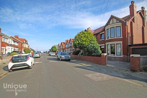 3 bedroom semi-detached house for sale - Dronsfield Road,  Fleetwood, FY7