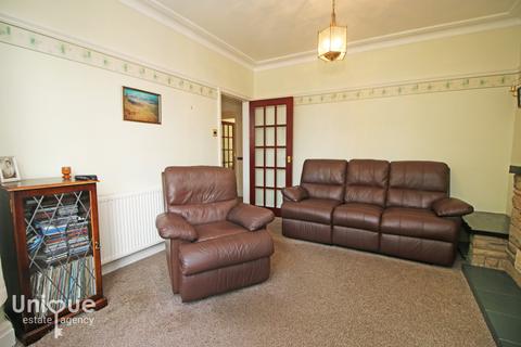 3 bedroom semi-detached house for sale - Dronsfield Road,  Fleetwood, FY7