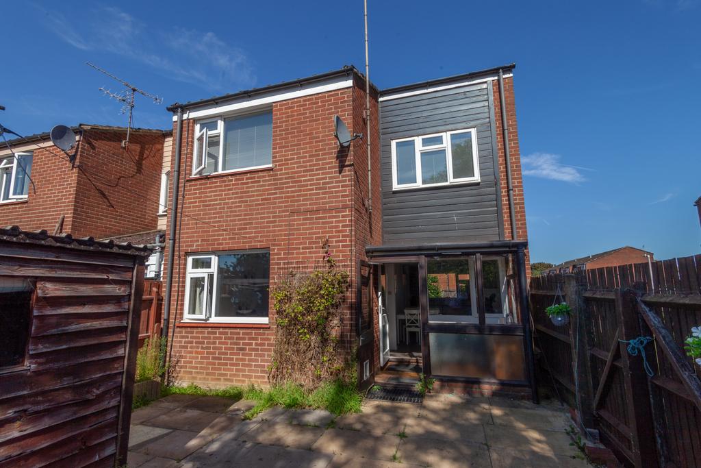 A three bedroom end of terrace situated in Woodbr