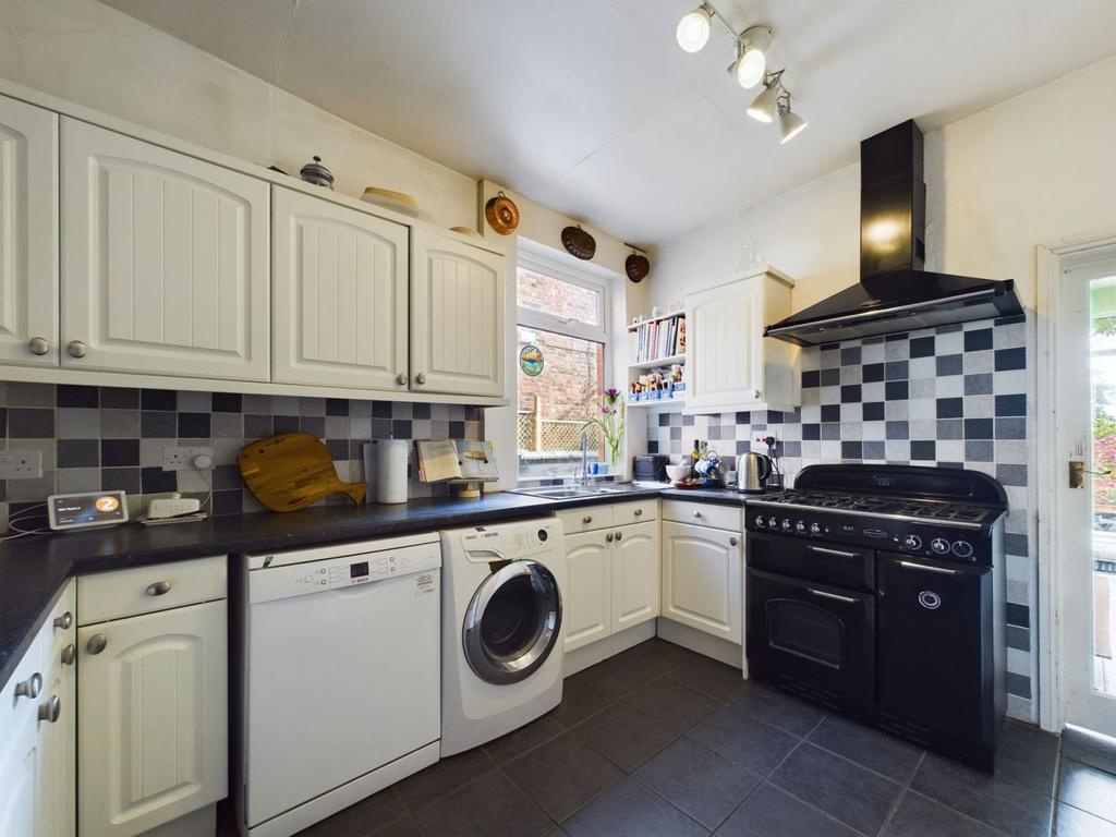Knights Lane, Kingsthorpe, Northampton NN2 6QL 3 bed terraced house for