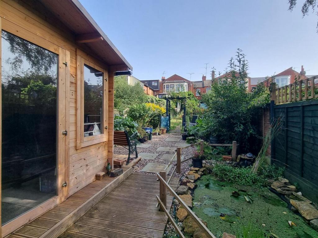 Knights Lane, Kingsthorpe, Northampton NN2 6QL 3 bed terraced house for