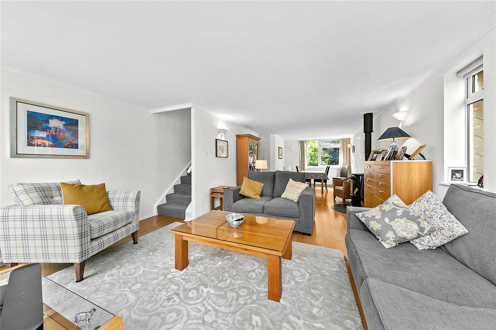 Powers Court, Cambridge Park, East Twickenham, Middx, TW1 5 bed end of