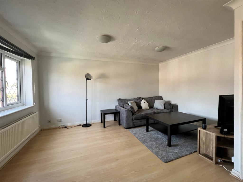 Ashdown Close, Southport, PR8 6TL 2 bed apartment £675 pcm (£156 pw)