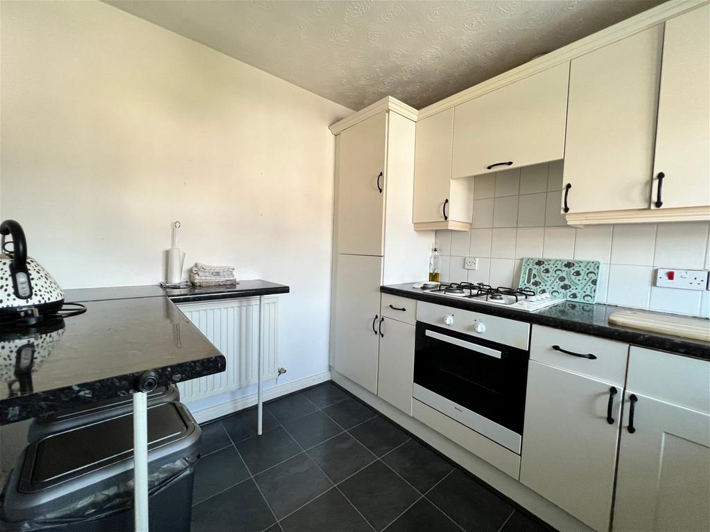Ashdown Close, Southport, PR8 6TL 2 bed apartment £675 pcm (£156 pw)