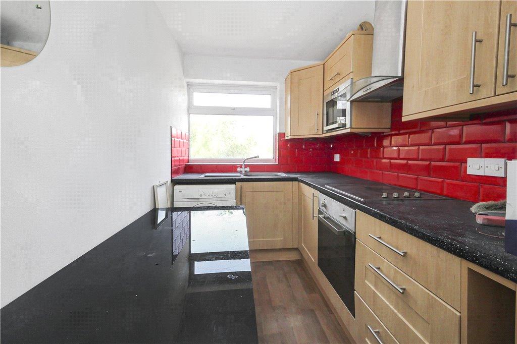 Hatton Road, Feltham, TW14 1 bed apartment £1,200 pcm (£277 pw)