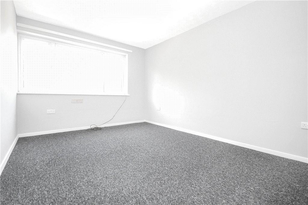 Hatton Road, Feltham, TW14 1 bed apartment £1,200 pcm (£277 pw)