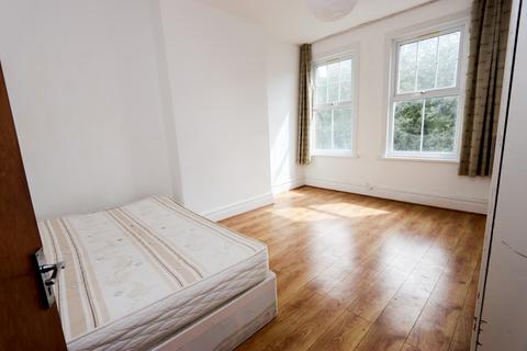 4 bedroom flat to rent, Coldharbour Lane, SE5