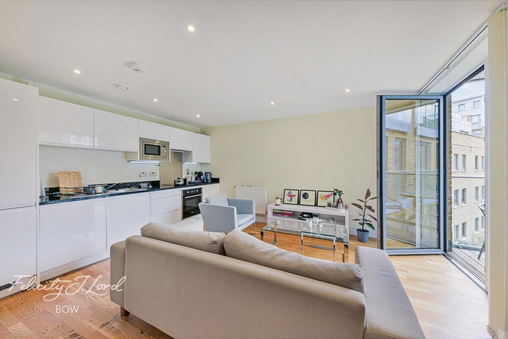 St Annes Street, London, E14 2 bed apartment for sale £400,000