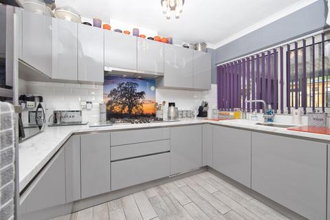 5 bedroom semi-detached house for sale - Monkton Court Lane, Eythorne, CT15