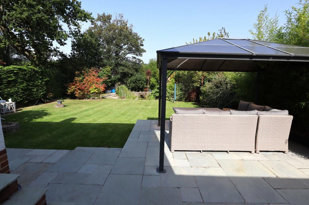 Upton Way, Broadstone, Dorset, BH18 4 bed detached house for sale £