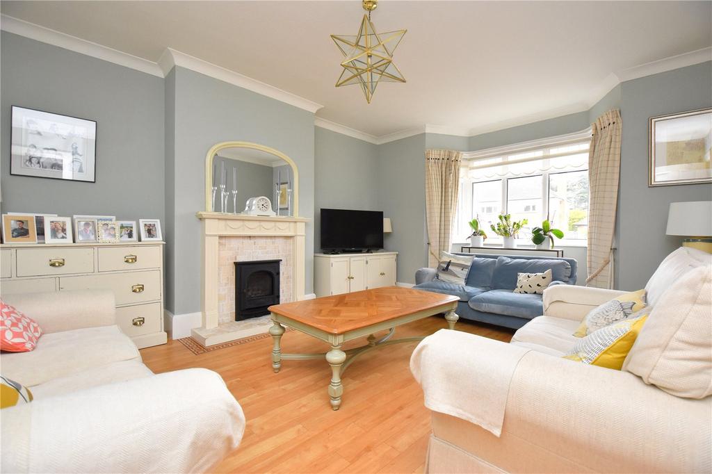 Beatrice Avenue, Felixstowe, Suffolk, IP11 5 bed detached house for