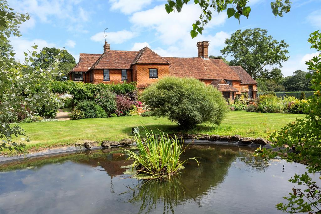 High Street Green, Chiddingfold, Godalming, Surrey, GU8 6 bed detached