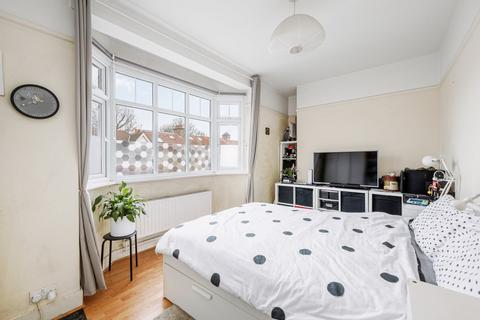 2 bedroom flat to rent, Radbourne Avenue, Ealing