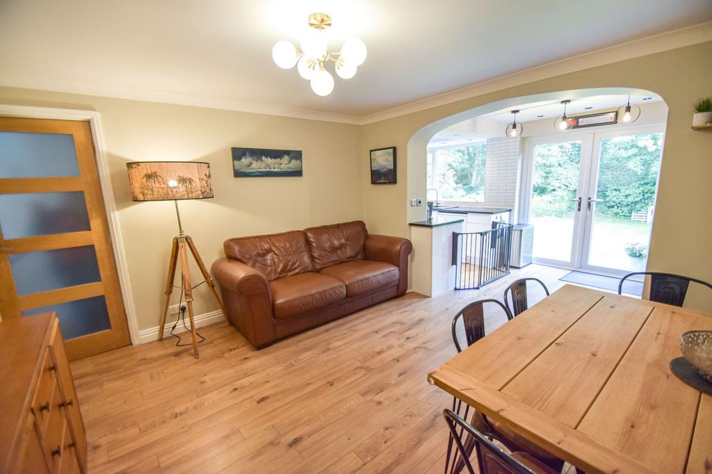 Kitchen/Dining Room/Lounge